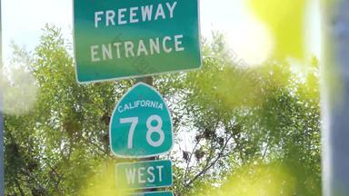 高速公路入口标志交换crossraod三迭戈县加州美国状态路线高速公路路标板象征路旅行运输交通安全规则规定